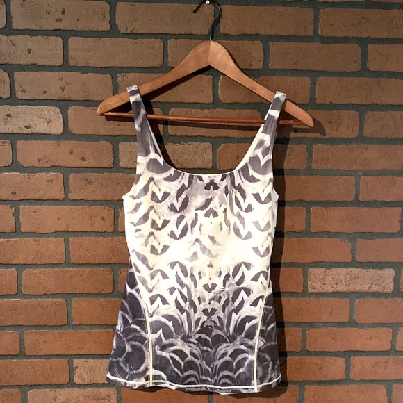 Lululemon Tank size 6 - Picture 1 of 4